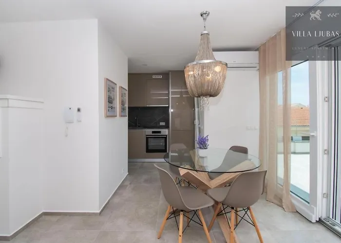 Ljubas Apartman Srima